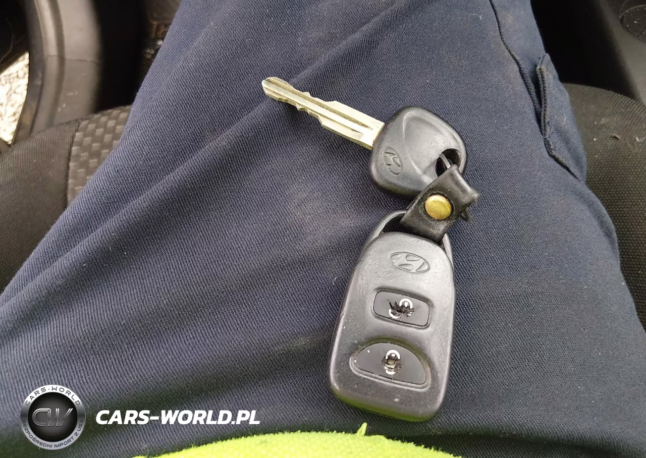 2009 Hyundai Accent Se VIN:KMHCN36C09U114227 - 11
