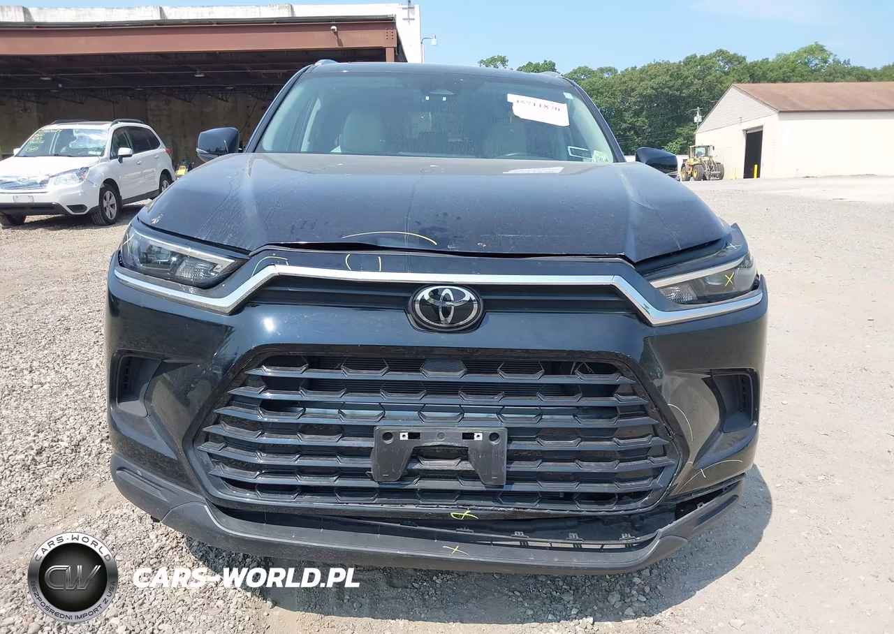 2025 Toyota Grand Highlander Xle VIN:5TDAAAB58SS074959 - 12