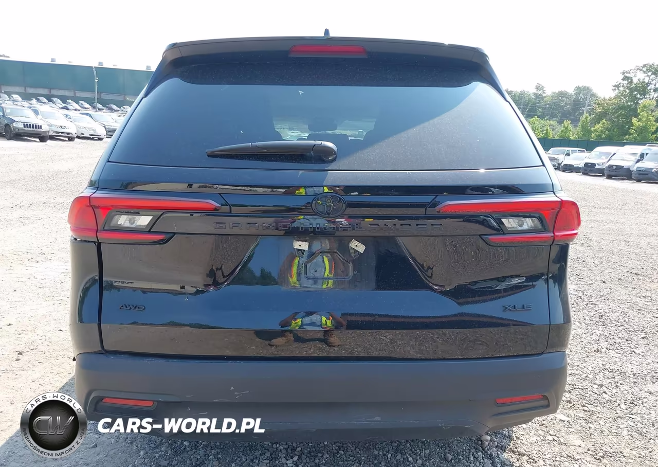 2025 Toyota Grand Highlander Xle VIN:5TDAAAB58SS074959 - 16