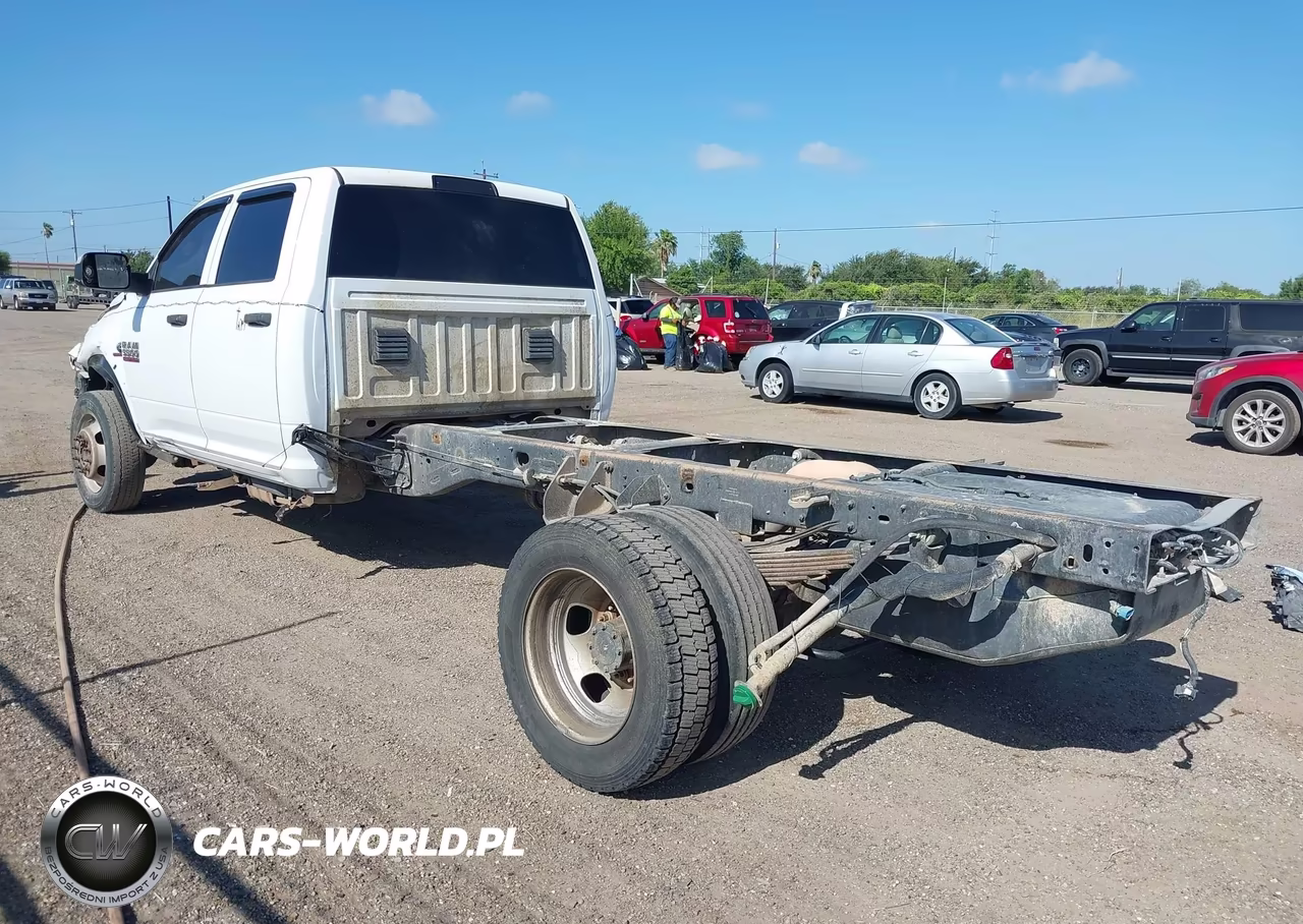 2017 Ram 5500 Chassis Tradesman-Slt-Laramie VIN:3C7WRMFL5HG520665 - 3