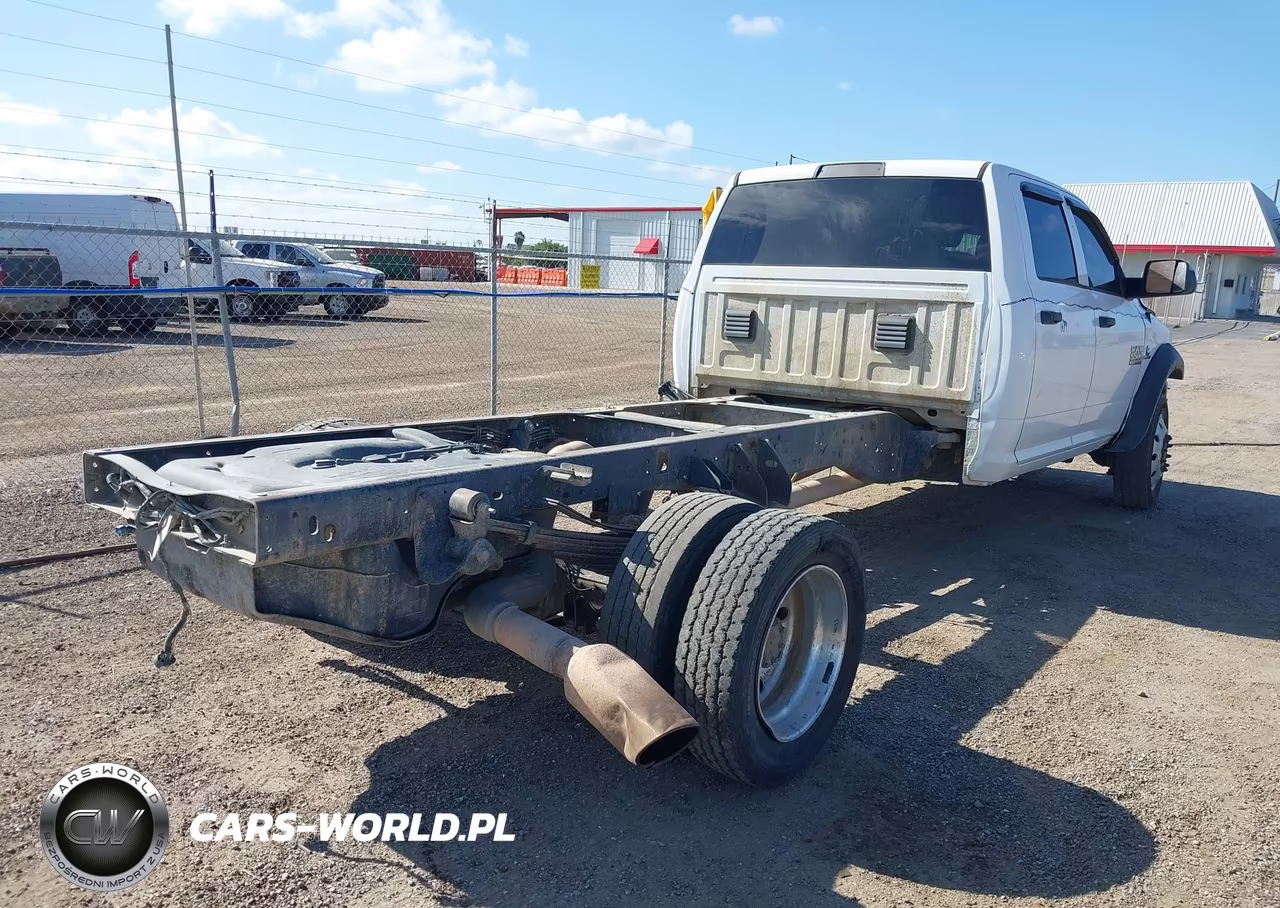 2017 Ram 5500 Chassis Tradesman-Slt-Laramie VIN:3C7WRMFL5HG520665 - 4