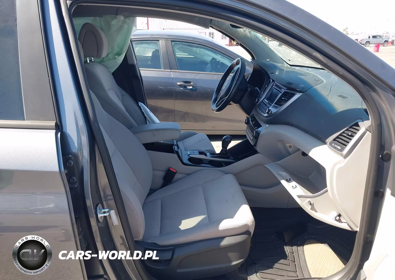2017 Hyundai Tucson Value VIN:KM8J33A22HU563712 - 5