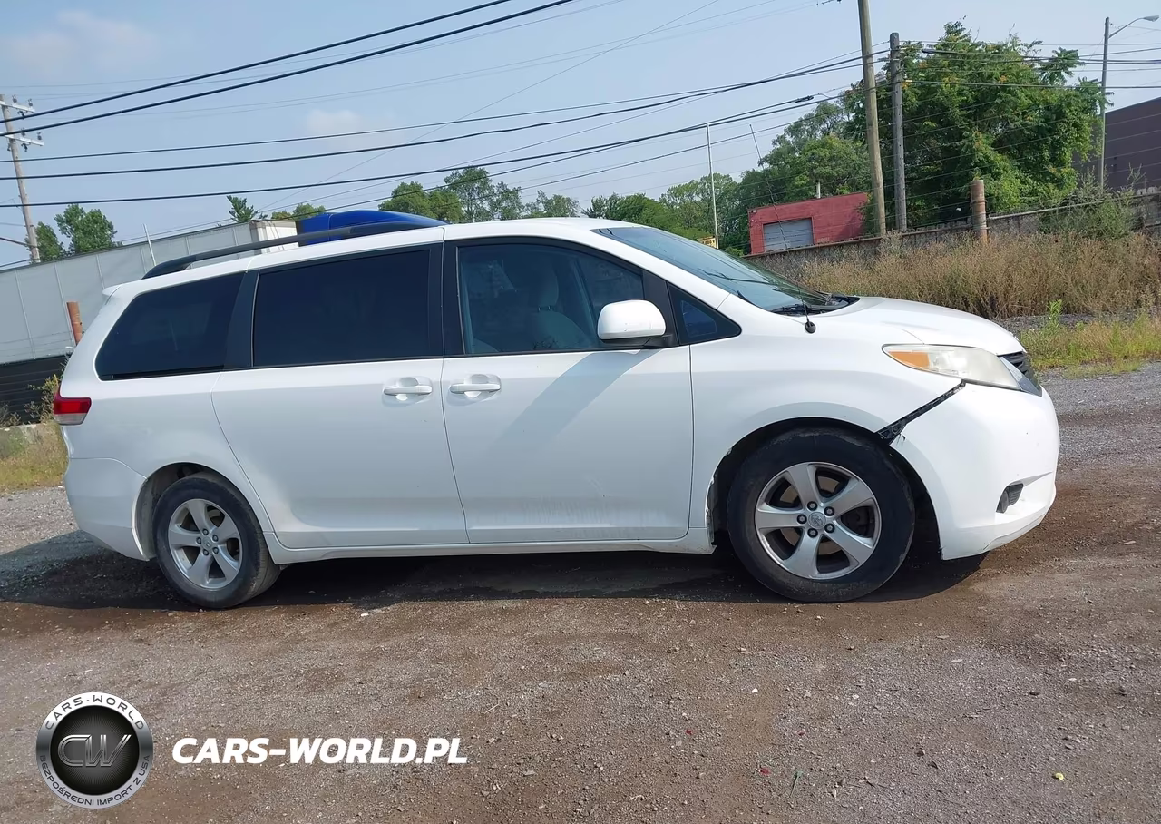 2014 Toyota Sienna Le V6 8 Passenger VIN:5TDKK3DC7ES452122 - 13