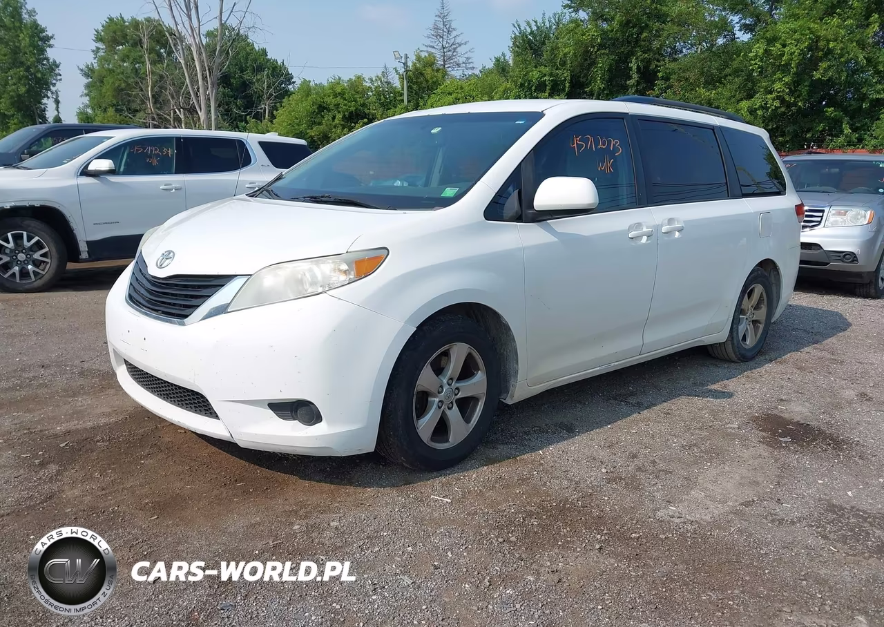 2014 Toyota Sienna Le V6 8 Passenger VIN:5TDKK3DC7ES452122 - 2