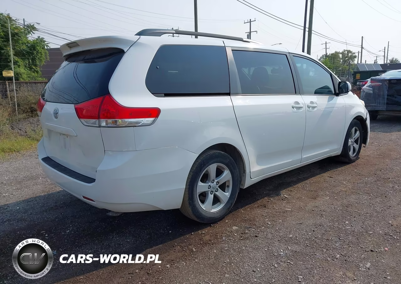 2014 Toyota Sienna Le V6 8 Passenger VIN:5TDKK3DC7ES452122 - 4