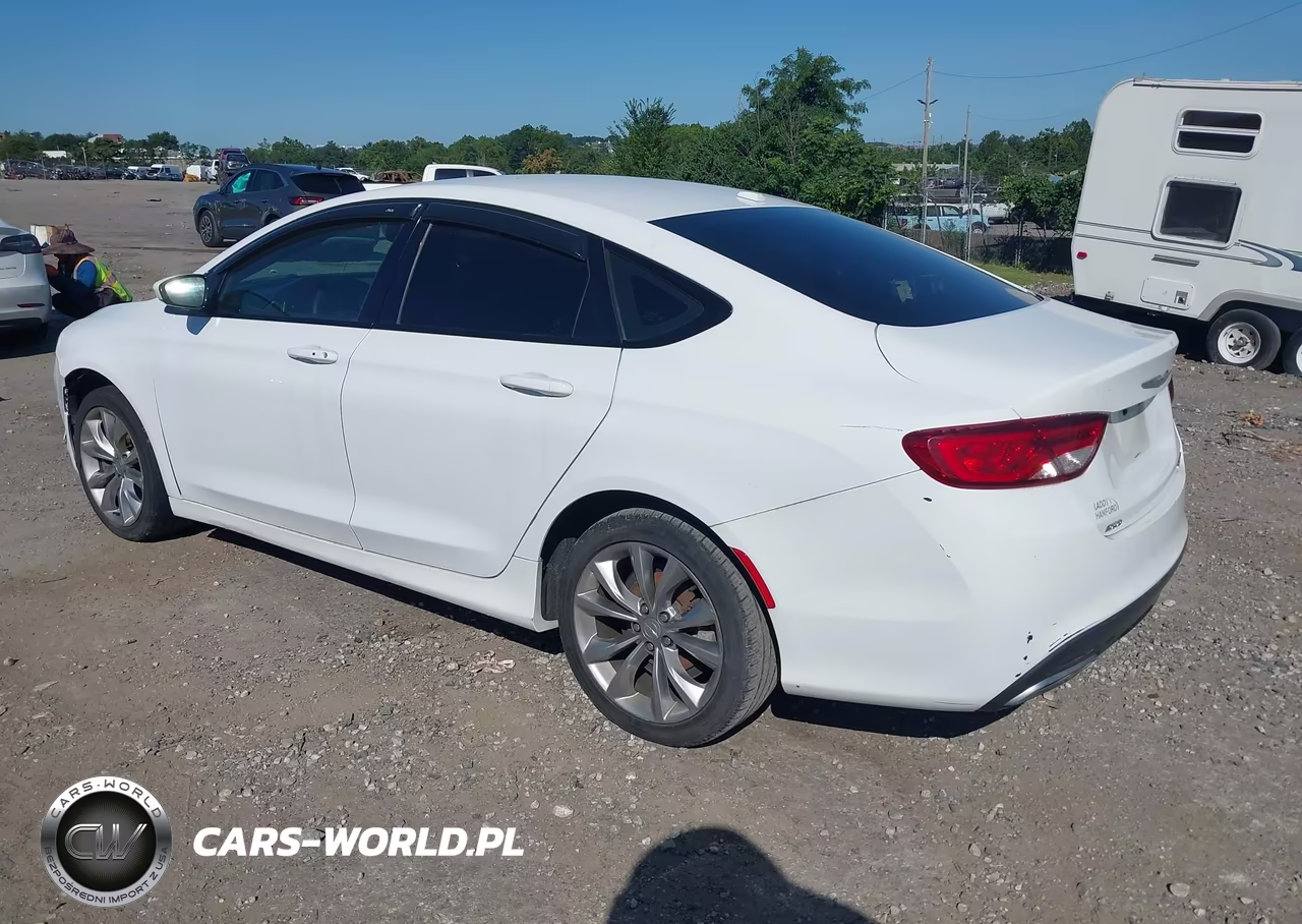 2015 Chrysler 200 S VIN:1C3CCCDG9FN700581 - 3