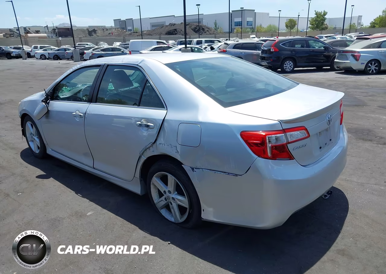 2014 Toyota Camry Se VIN:4T1BF1FK0EU747681 - 3