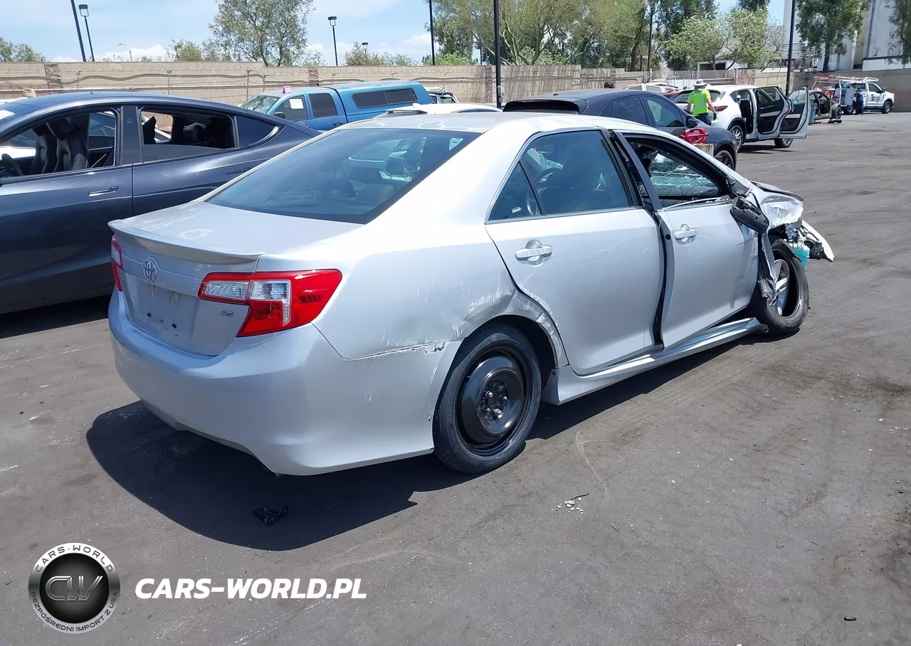 2014 Toyota Camry Se VIN:4T1BF1FK0EU747681 - 4