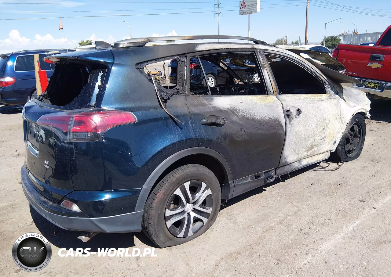 2018 Toyota Rav4 Le VIN:2T3BFREV2JW754689 - 4