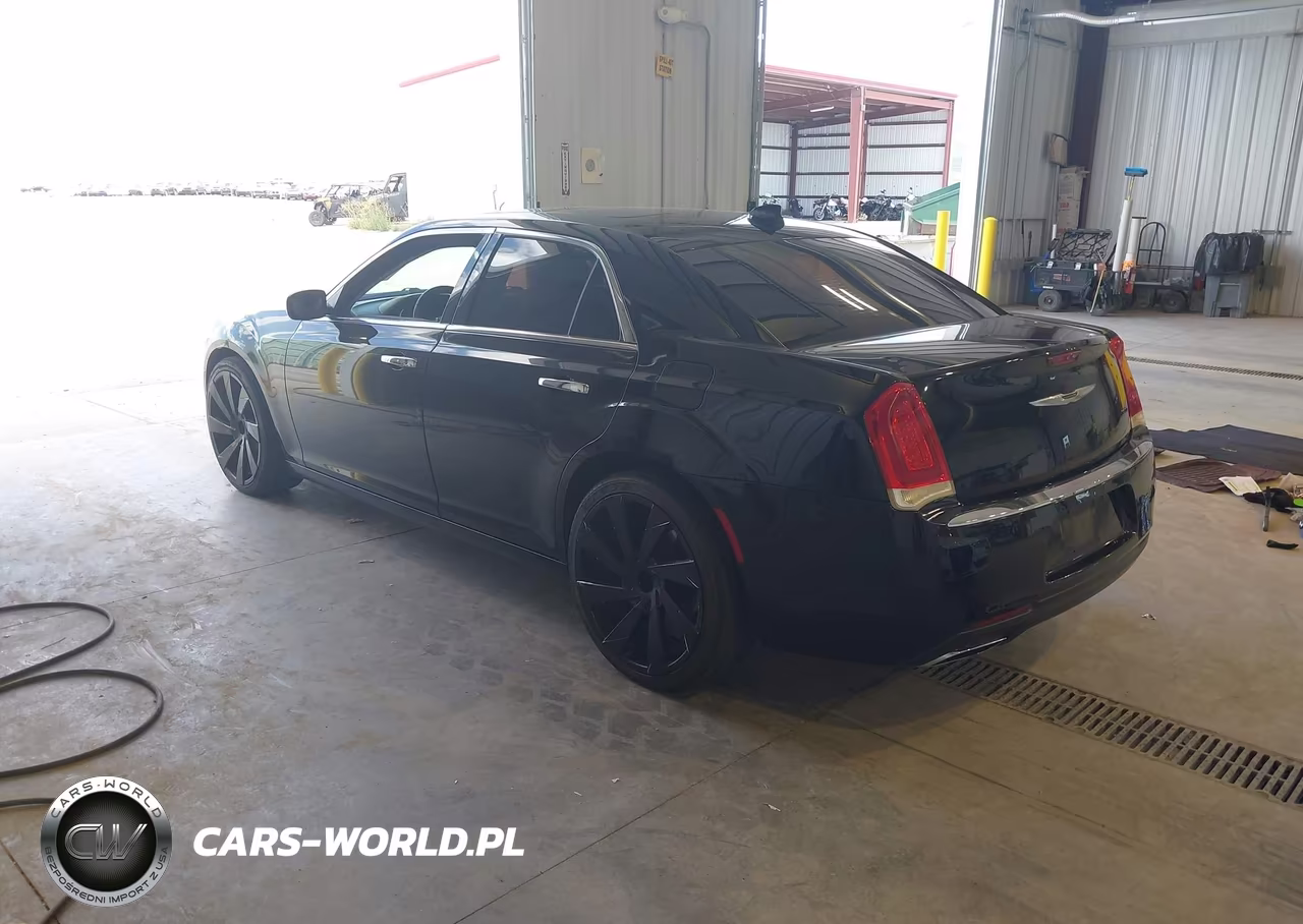 2017 Chrysler 300C VIN:2C3CCAEG4HH566514 - 3