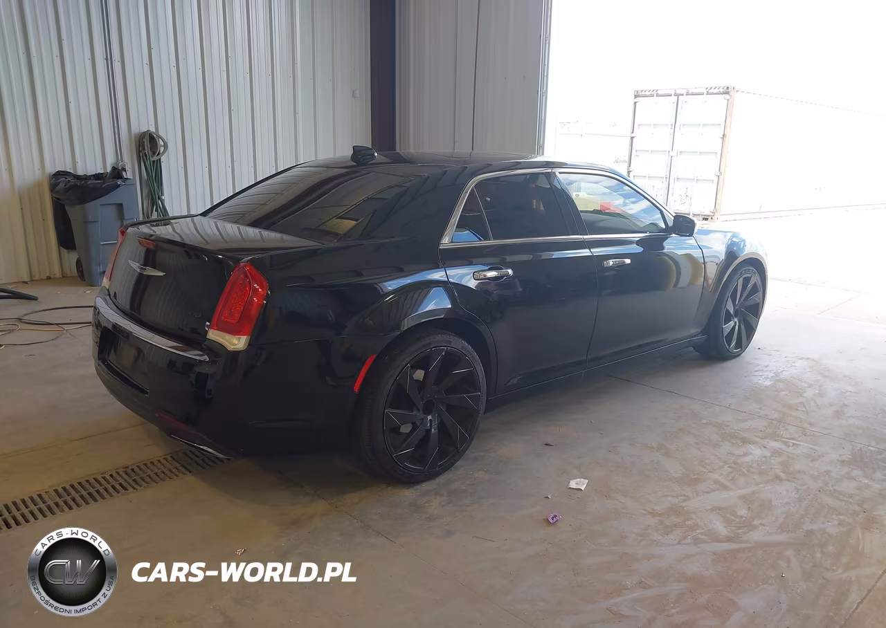 2017 Chrysler 300C VIN:2C3CCAEG4HH566514 - 4
