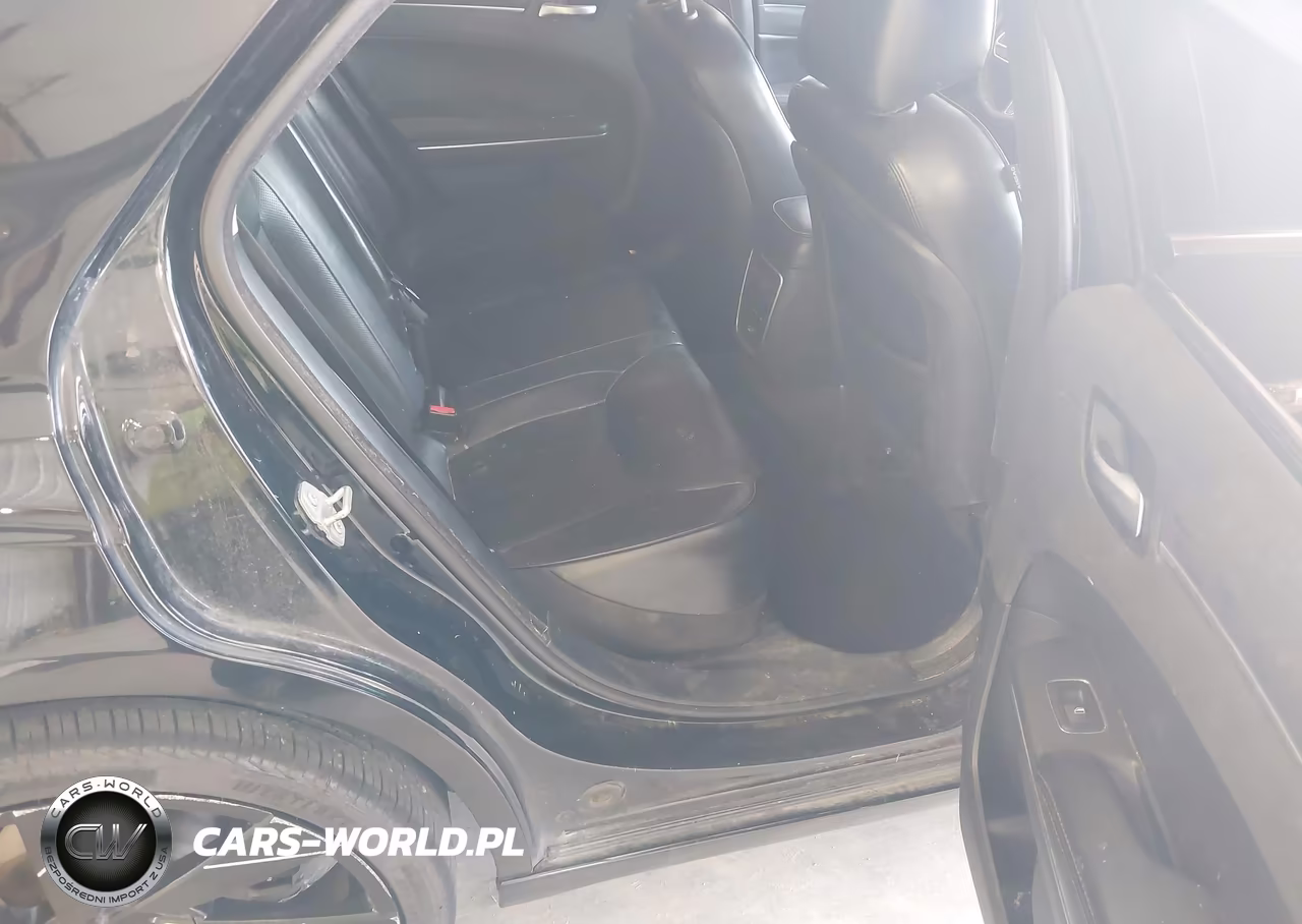 2017 Chrysler 300C VIN:2C3CCAEG4HH566514 - 8