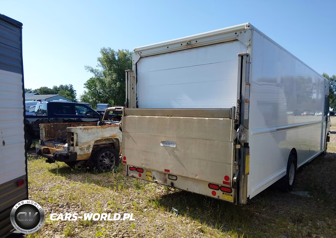 2015 Ford F-59 Commercial Stripped VIN:1F66F5KY3F0A04337 - 4
