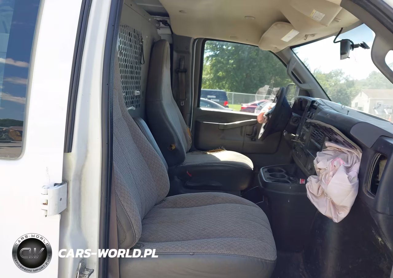 2018 Chevrolet Express 2500 Work Van VIN:1GCWGBFG2J1343491 - 5