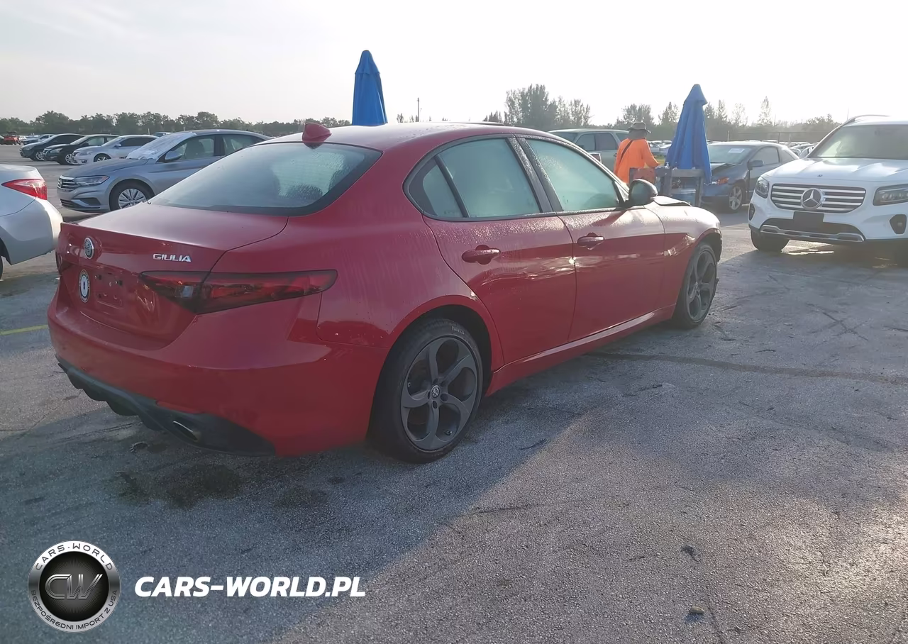 2017 Alfa Romeo Giulia Awd VIN:ZARFAEDN9H7543513 - 4
