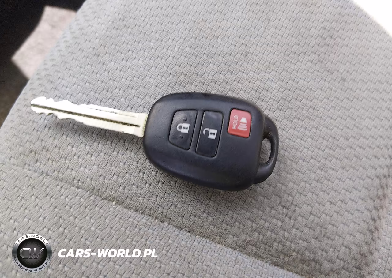 2015 Toyota Prius C One VIN:JTDKDTB36F1103786 - 11