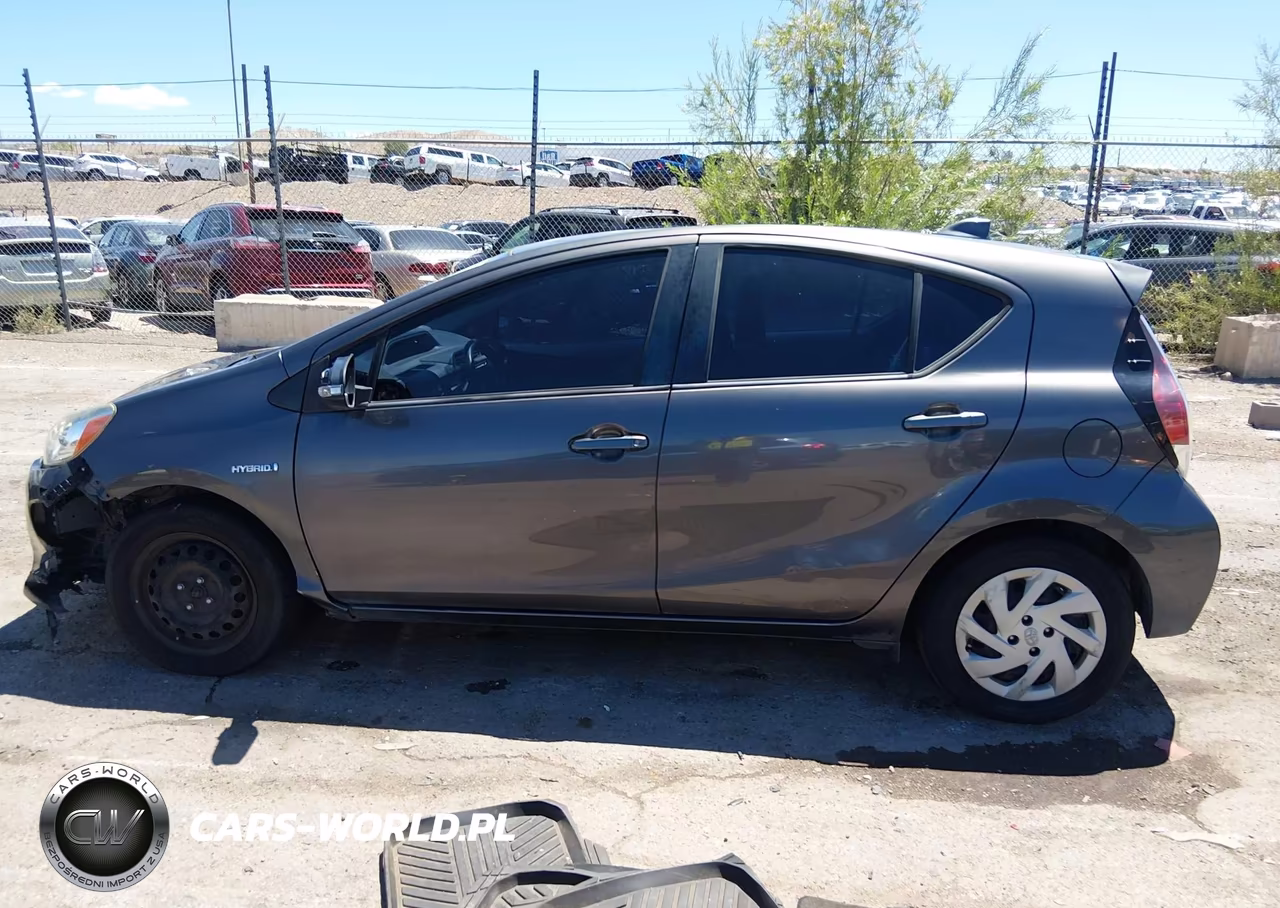 2015 Toyota Prius C One VIN:JTDKDTB36F1103786 - 14