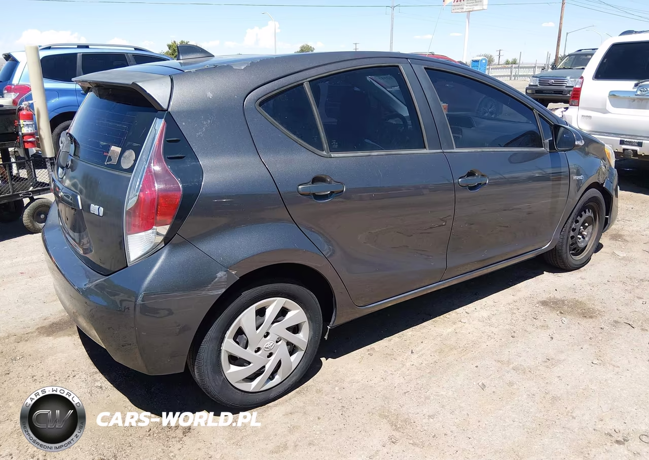 2015 Toyota Prius C One VIN:JTDKDTB36F1103786 - 4