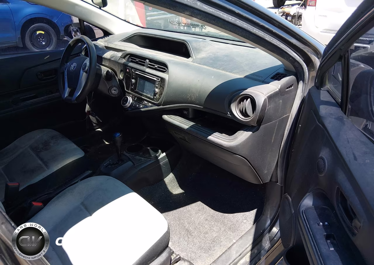 2015 Toyota Prius C One VIN:JTDKDTB36F1103786 - 5