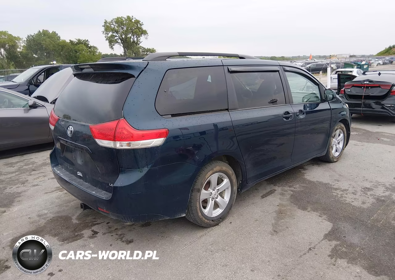 2012 Toyota Sienna Le V6 8 Passenger VIN:5TDKK3DCXCS246564 - 4