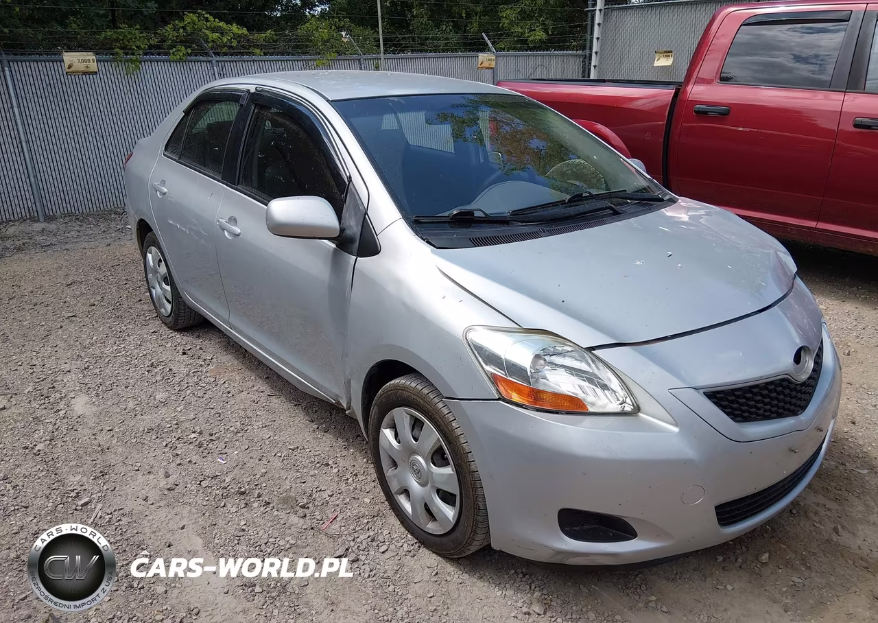 2010 Toyota Yaris – zdjęcie 1 z 17