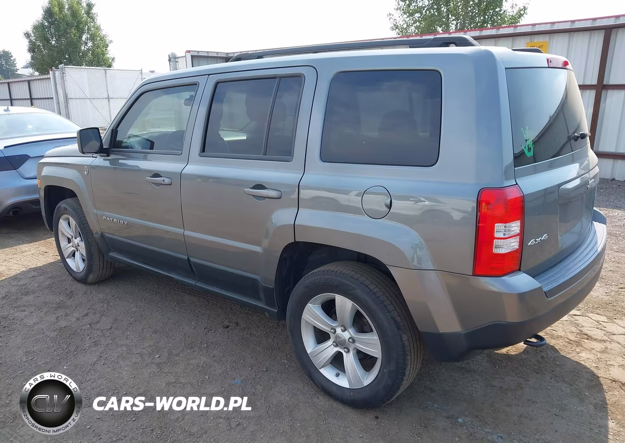 2013 Jeep Patriot Latitude VIN:1C4NJRFB0DD108570 - 3