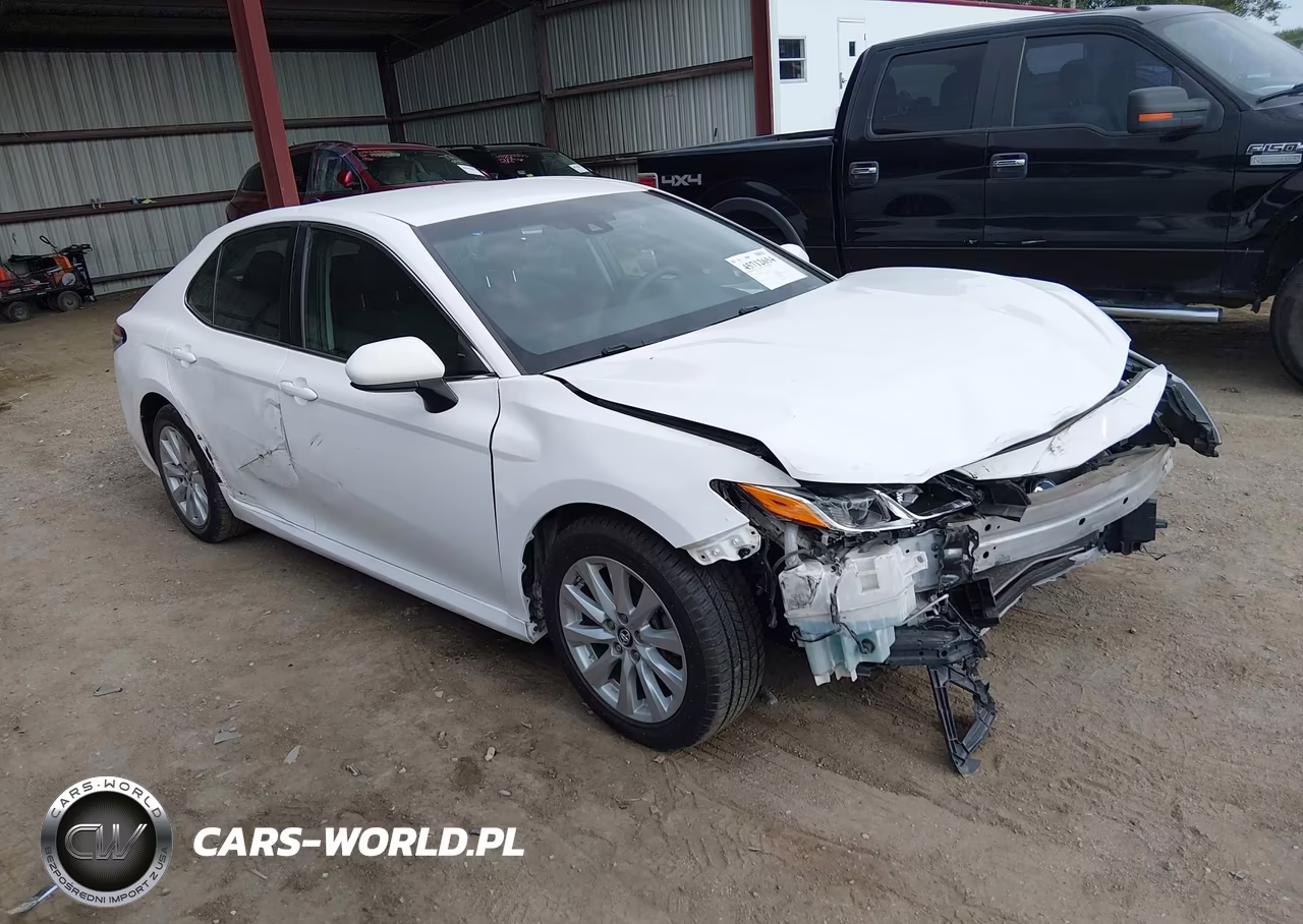 2018 Toyota Camry Le – zdjęcie 1 z 16