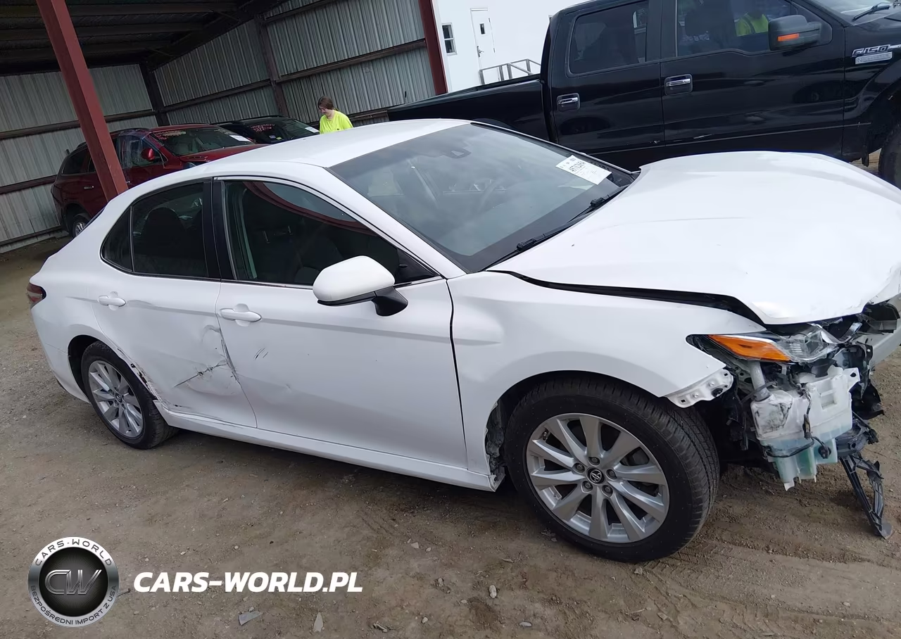 2018 Toyota Camry Le VIN:4T1B11HK0JU587842 - 13