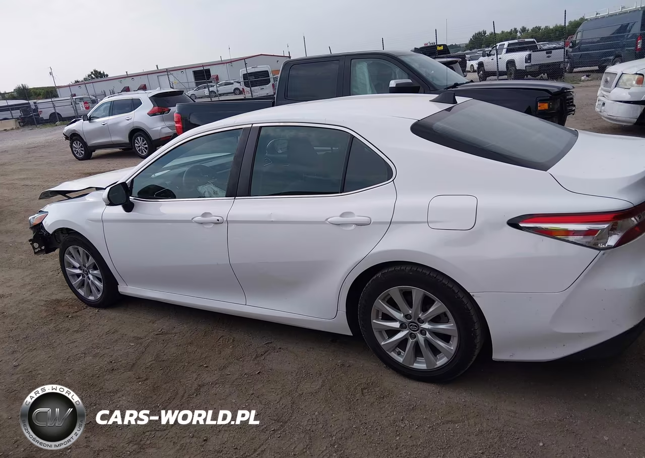 2018 Toyota Camry Le VIN:4T1B11HK0JU587842 - 14