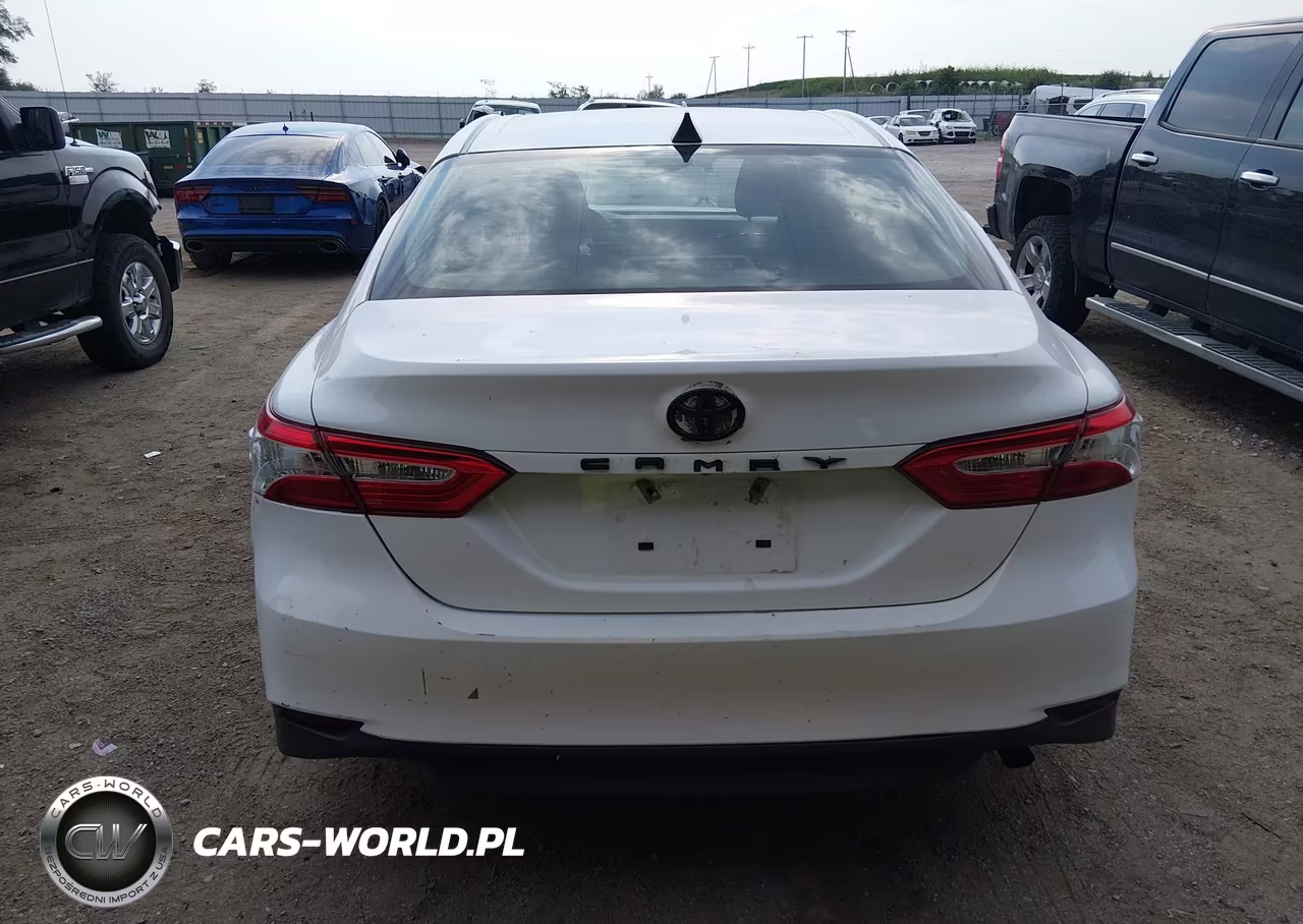 2018 Toyota Camry Le VIN:4T1B11HK0JU587842 - 16