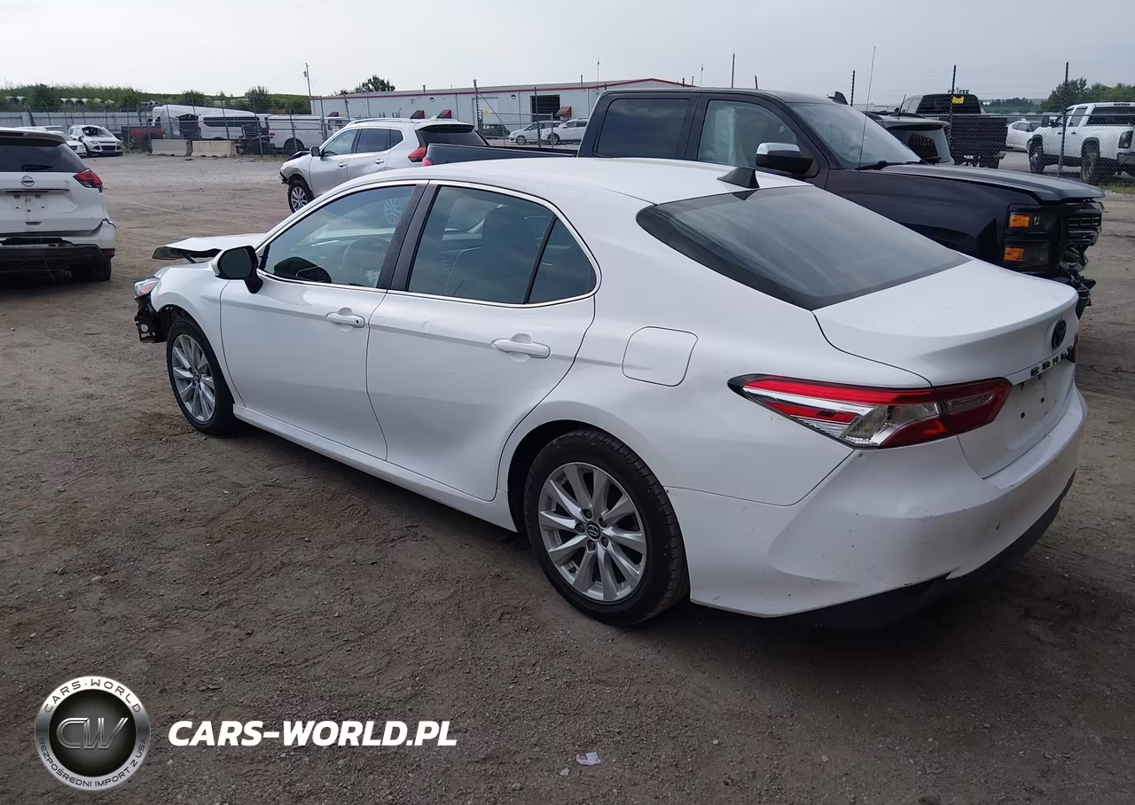 2018 Toyota Camry Le VIN:4T1B11HK0JU587842 - 3