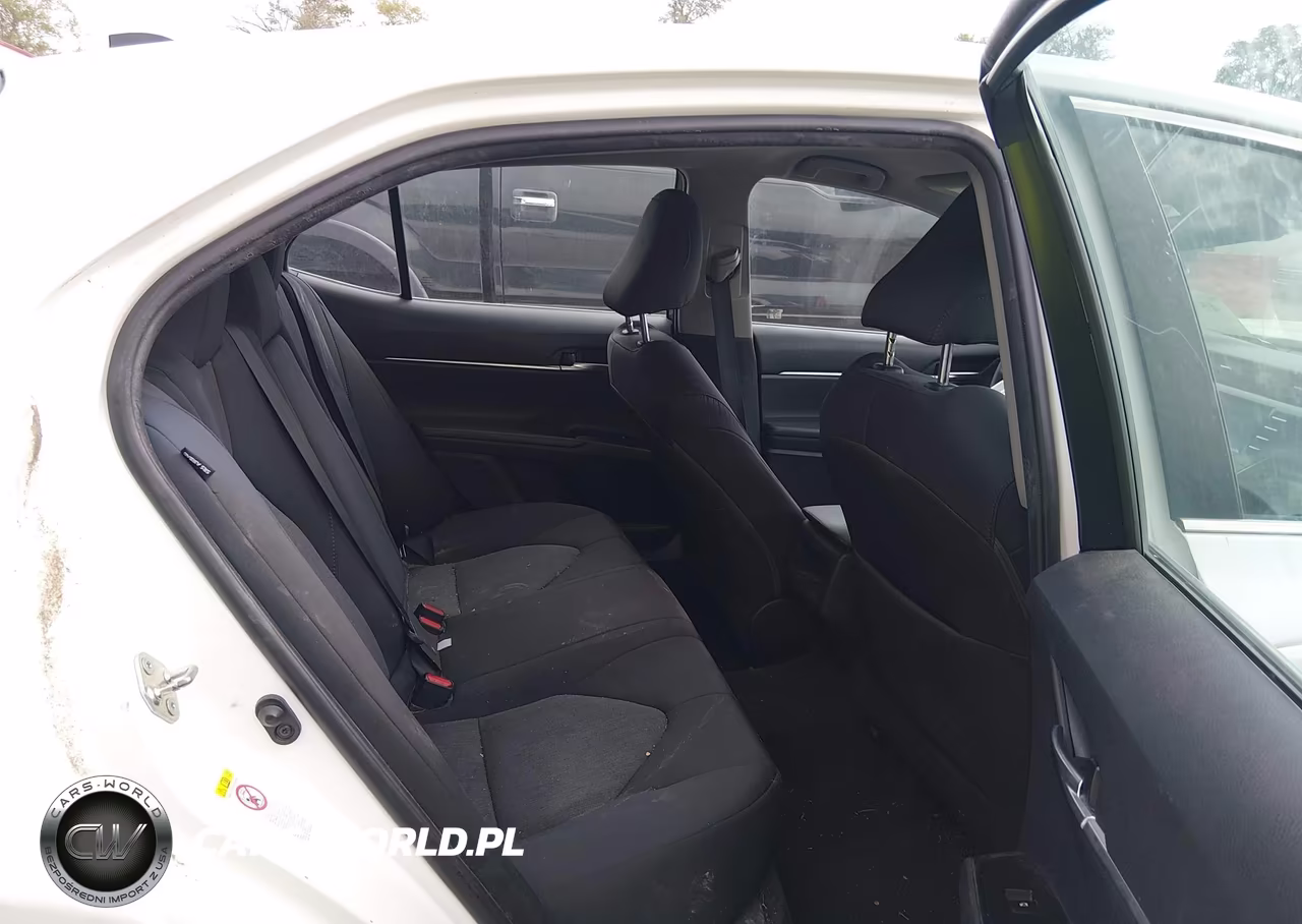 2018 Toyota Camry Le VIN:4T1B11HK0JU587842 - 8