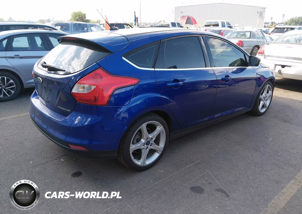 2012 Ford Focus Titanium VIN:1FAHP3N27CL468522 - 4