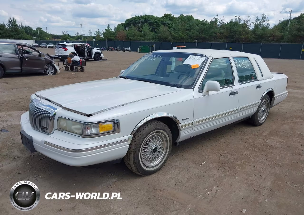 1997 Lincoln Town Car Signature VIN:1LNLM82W2VY601562 - 2