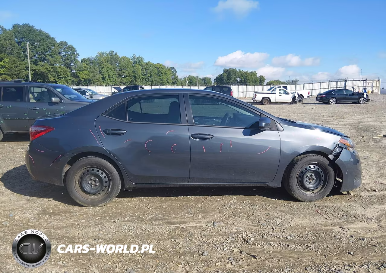 2018 Toyota Corolla Le VIN:5YFBURHE5JP792946 - 14