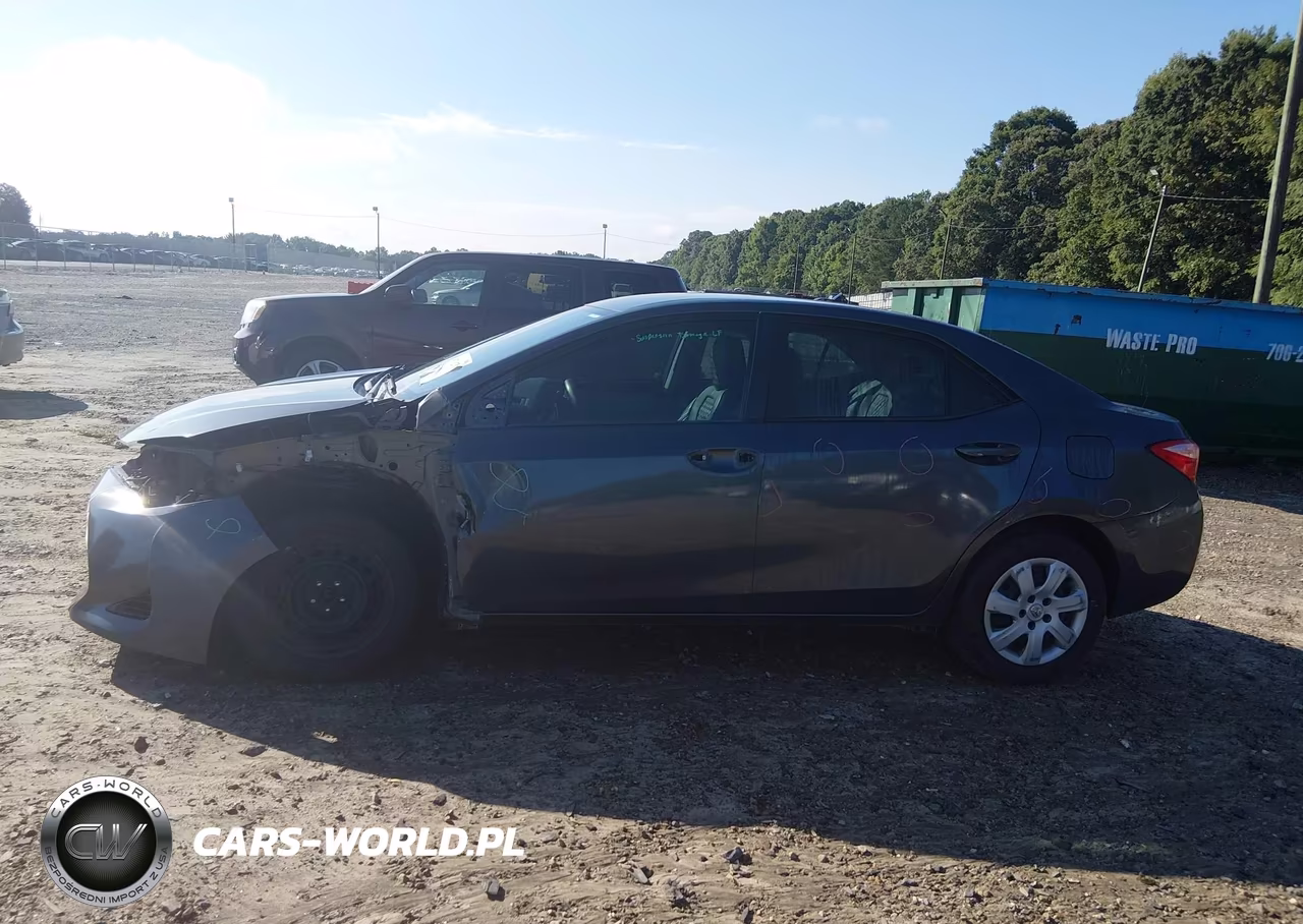 2018 Toyota Corolla Le VIN:5YFBURHE5JP792946 - 15