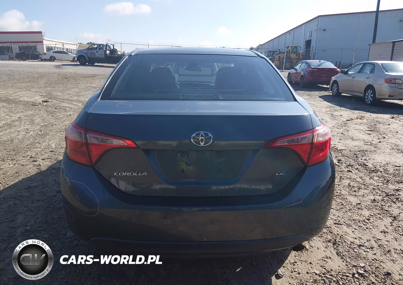 2018 Toyota Corolla Le VIN:5YFBURHE5JP792946 - 17