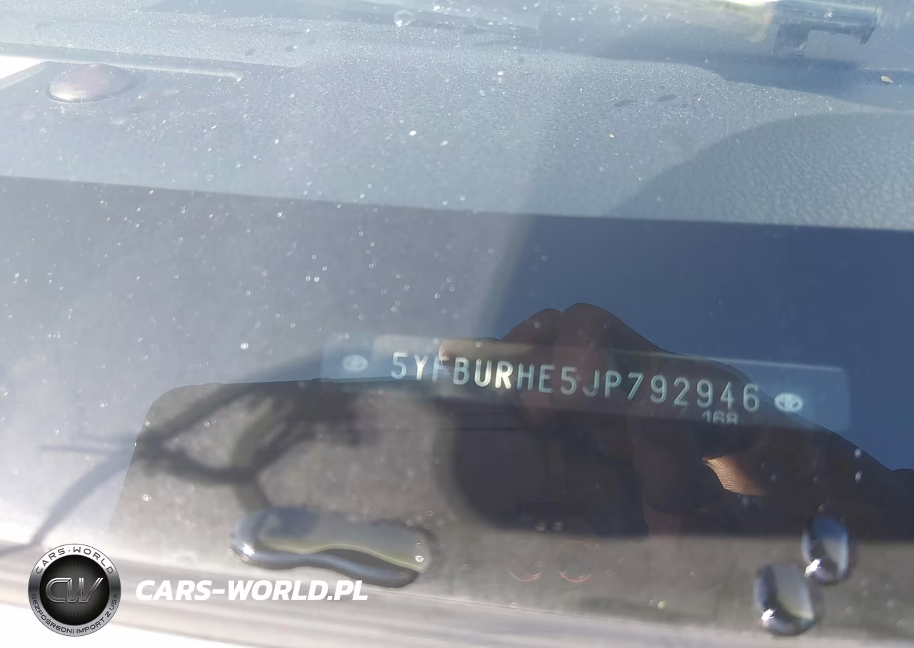 2018 Toyota Corolla Le VIN:5YFBURHE5JP792946 - 18