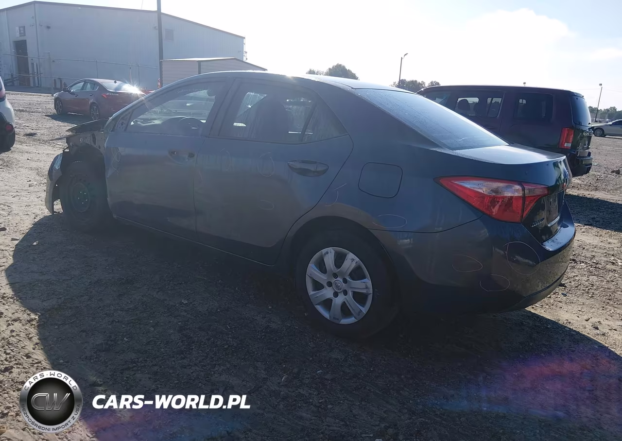 2018 Toyota Corolla Le VIN:5YFBURHE5JP792946 - 3