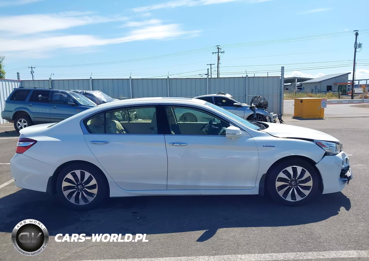 2017 Honda Accord Hybrid Touring VIN:JHMCR6F75HC020506 - 13