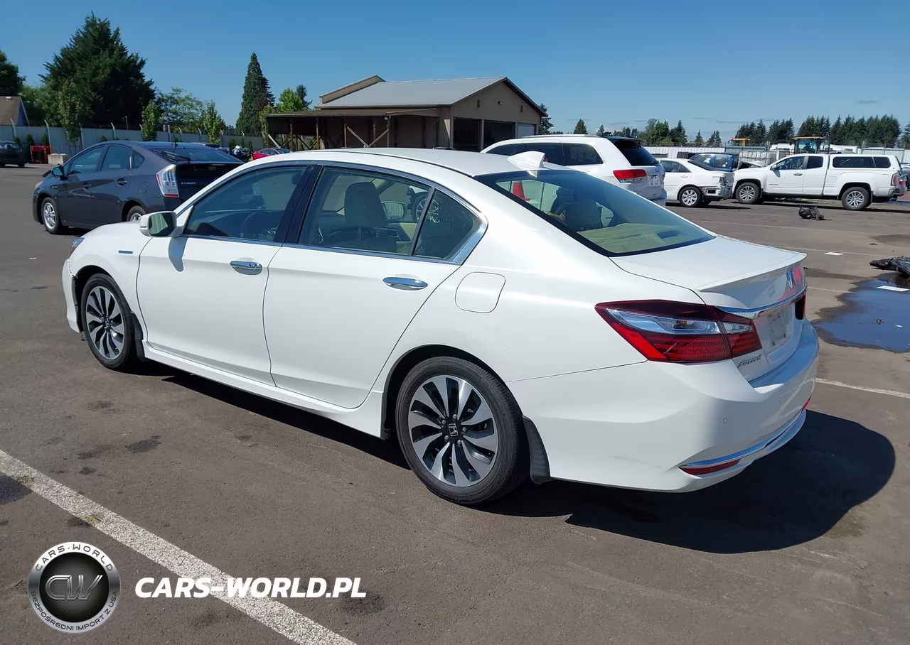 2017 Honda Accord Hybrid Touring VIN:JHMCR6F75HC020506 - 3