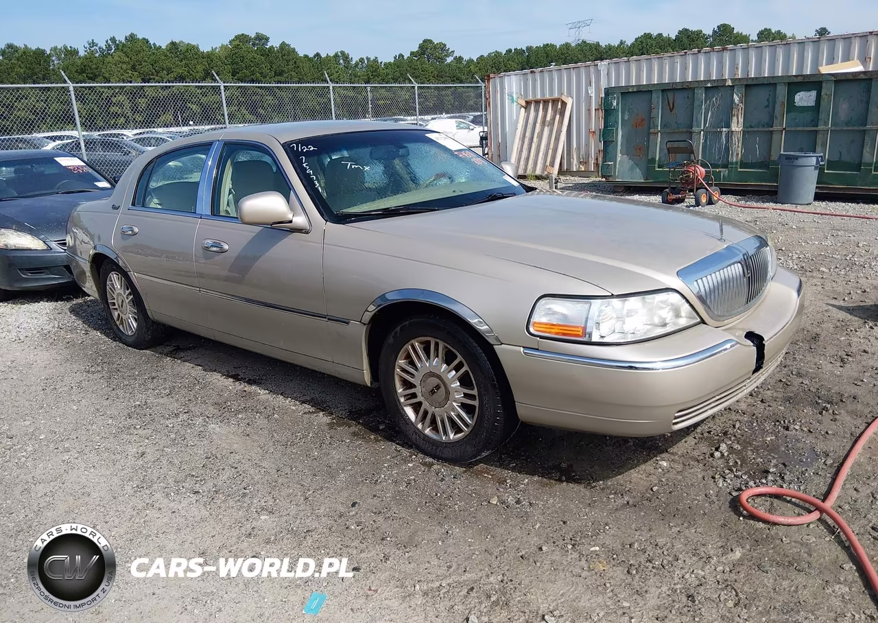 2011 Lincoln Town Car Signature Limited – zdjęcie 1 z 11