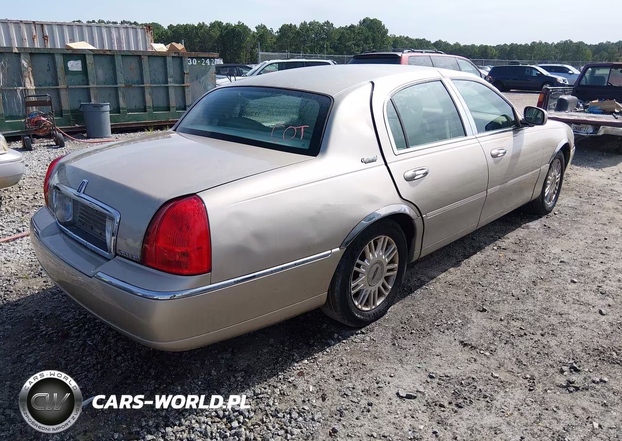 2011 Lincoln Town Car Signature Limited VIN:2LNBL8CVXBX759731 - 4