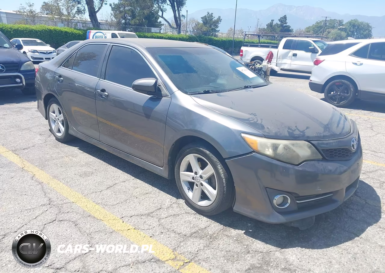 2014 Toyota Camry Se – zdjęcie 1 z 17