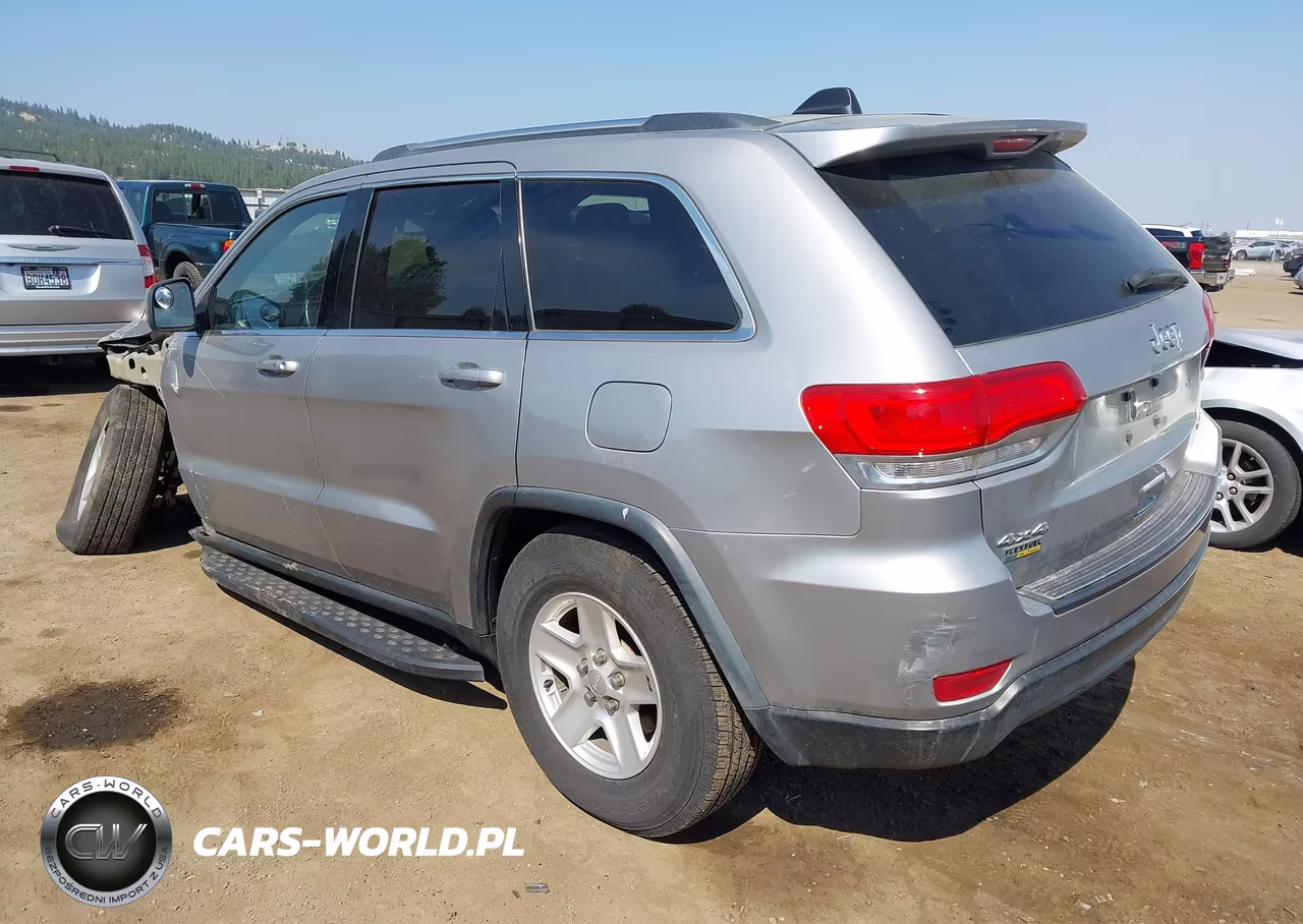 2015 Jeep Grand Cherokee Laredo VIN:1C4RJFAG7FC601755 - 3