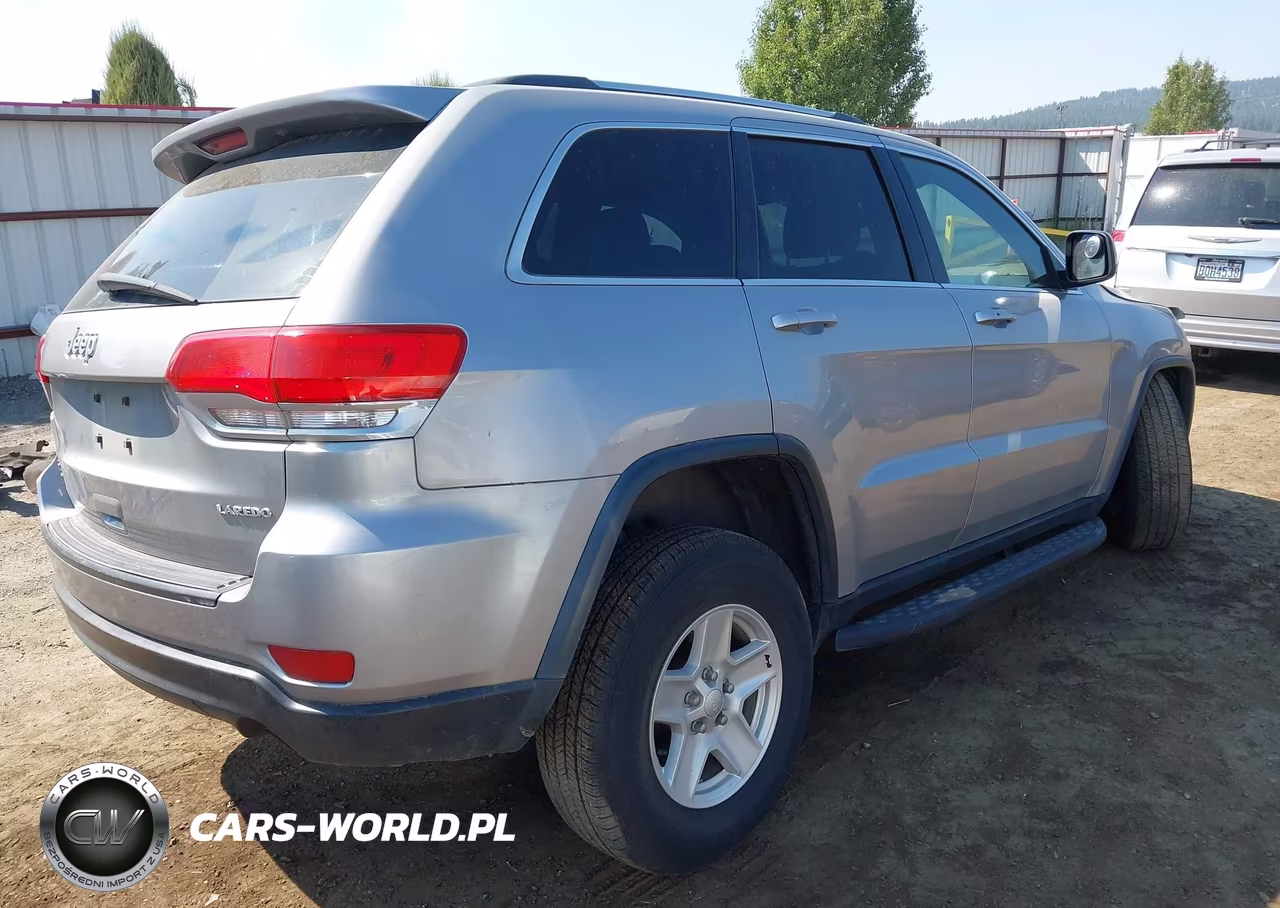 2015 Jeep Grand Cherokee Laredo VIN:1C4RJFAG7FC601755 - 4