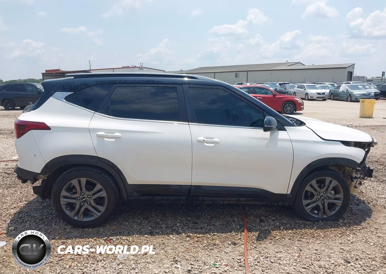 2023 Kia Seltos S VIN:KNDEU2AAXP7398218 - 13