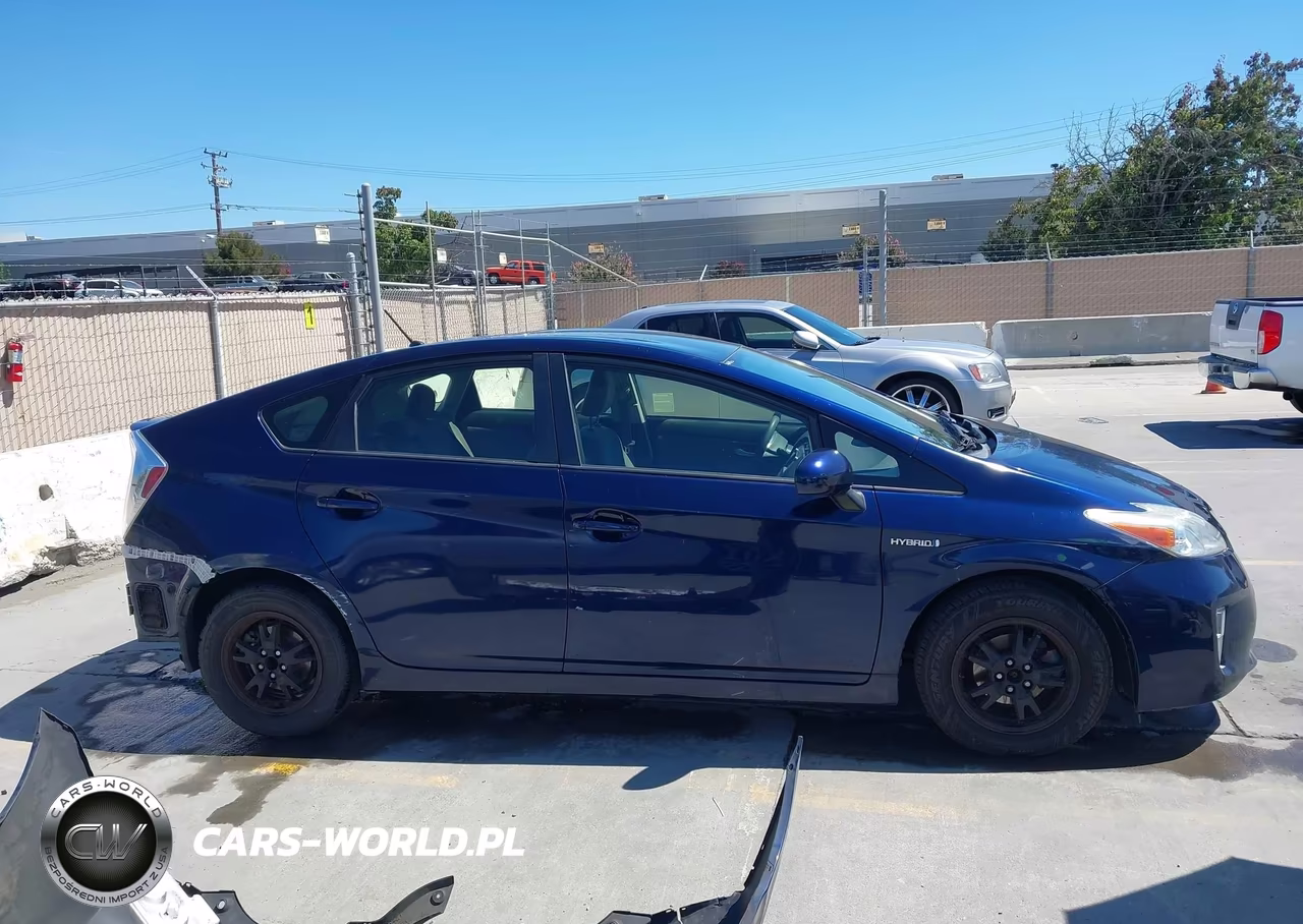 2015 Toyota Prius Two VIN:JTDKN3DU0F1950077 - 13