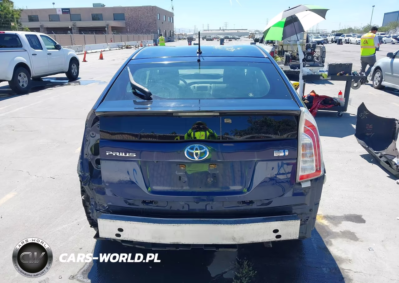 2015 Toyota Prius Two VIN:JTDKN3DU0F1950077 - 16