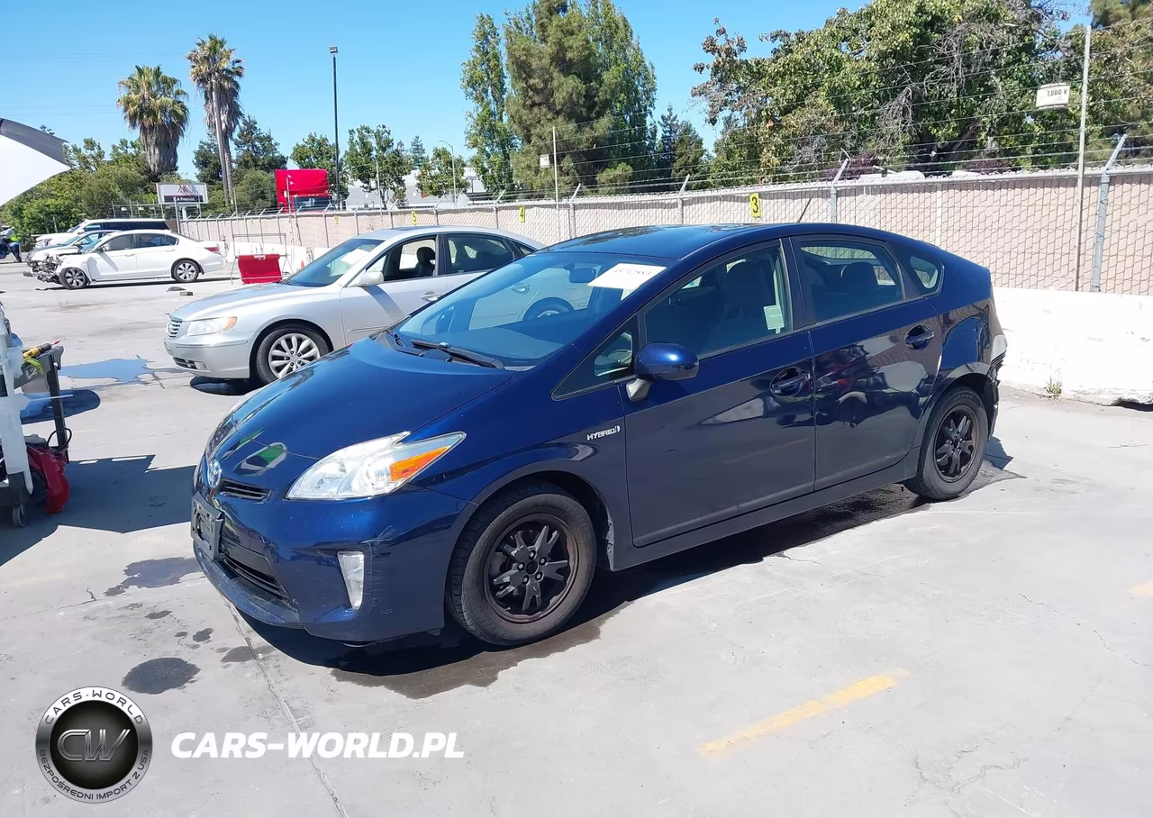 2015 Toyota Prius Two VIN:JTDKN3DU0F1950077 - 2